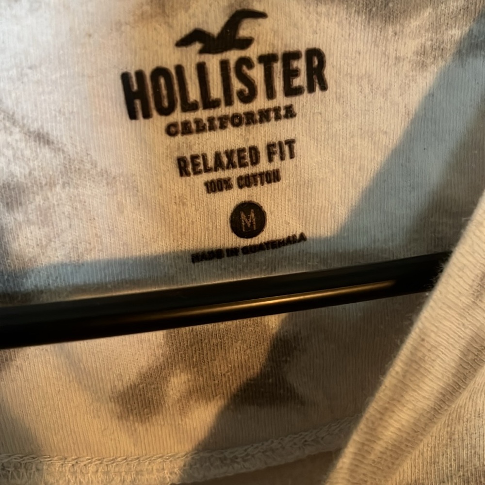 Hollister t shirt - Picture 2 of 3
